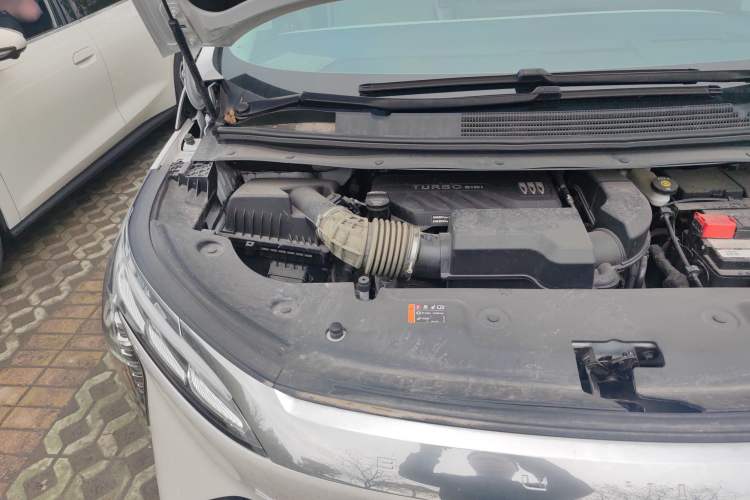 Used Buick Century 2023 2.0T Six-Seater Yinshi Edition Engine Bay Right
