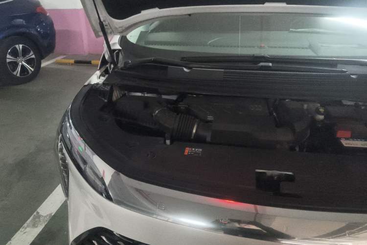 Used Buick Century 2023 2.0T Seven-Seater Yinshi Edition Engine Bay Right