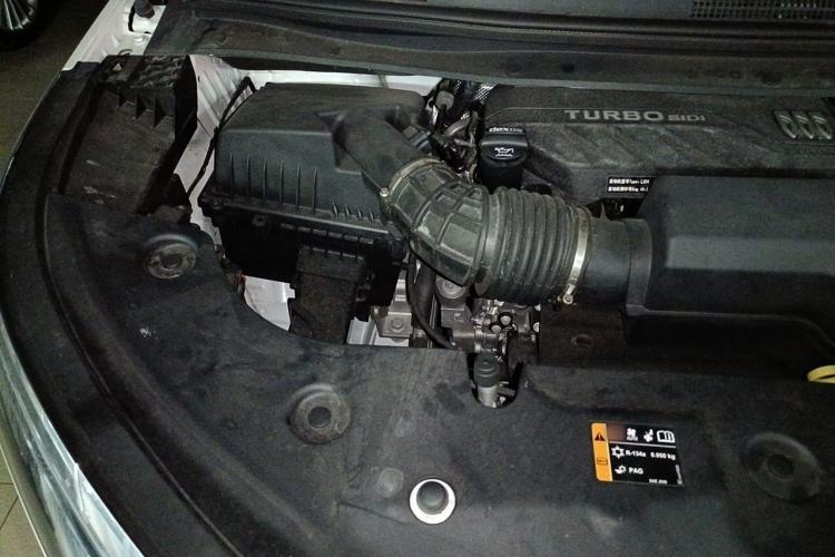 Used Buick Century 2023 2.0T Six-Seater Yinshi Edition Engine Bay Right