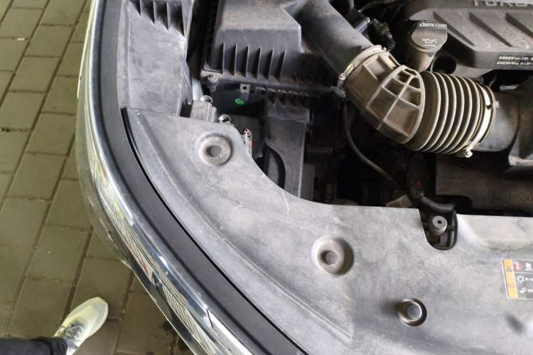 Used Buick Century 2023 2.0T Six-Seater Yinshi Edition Engine Bay Right