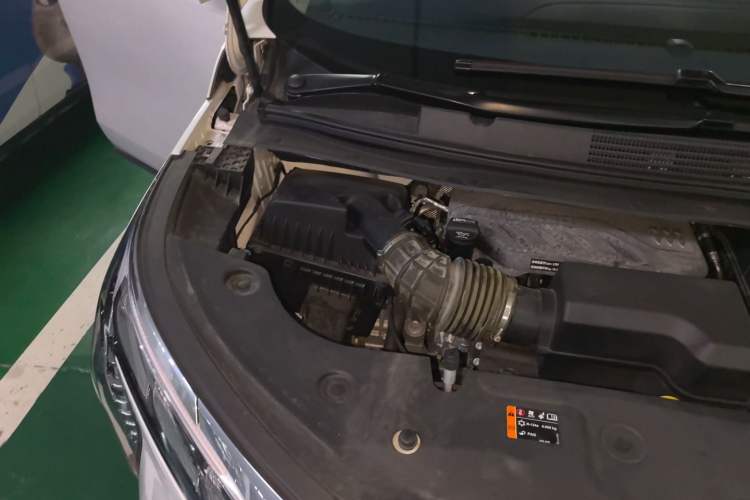 Used Buick Century 2023 2.0T Six-Seater Yinshi Edition Engine Bay Right
