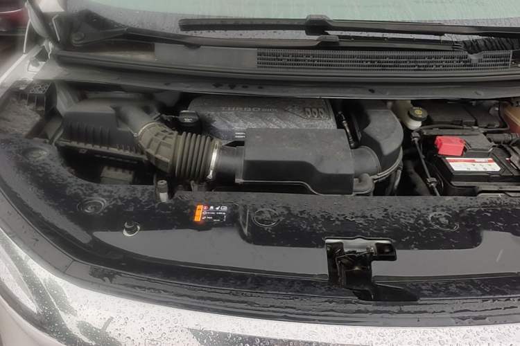 Used Buick Century 2023 2.0T Six-Seater Yinshi Edition Engine Bay Right