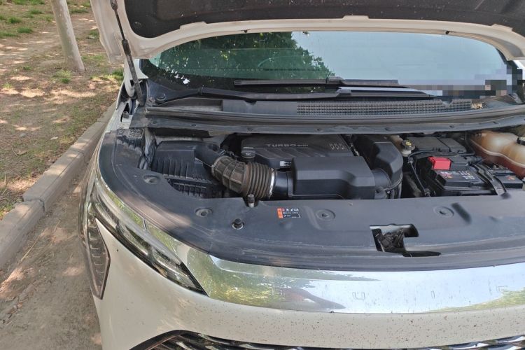 Used Buick Century 2023 2.0T Six-Seater Yinshi Edition Engine Bay Right