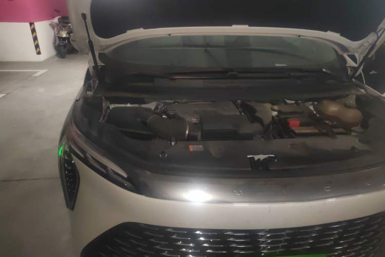 Used Buick Century 2023 2.0T Six-Seater Yinshi Edition Engine Bay Right