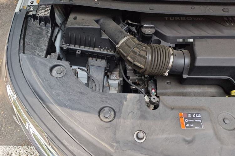 Used Buick Century 2023 2.0T Seven-Seater Yinshi Edition Engine Bay Right