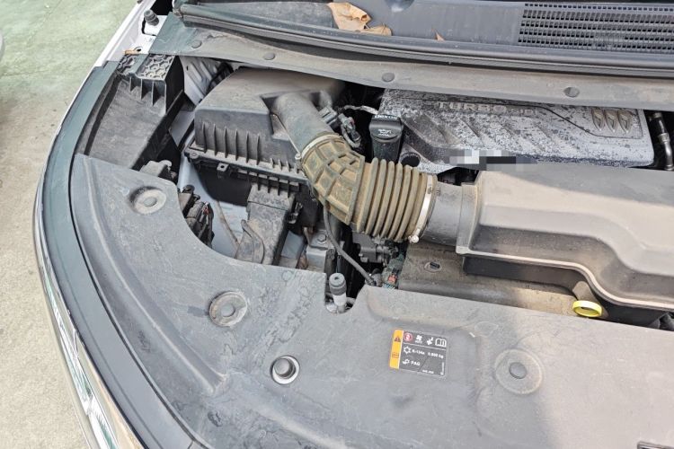 Used Buick Century 2023 2.0T Six-Seater Yinshi Edition Engine Bay Right
