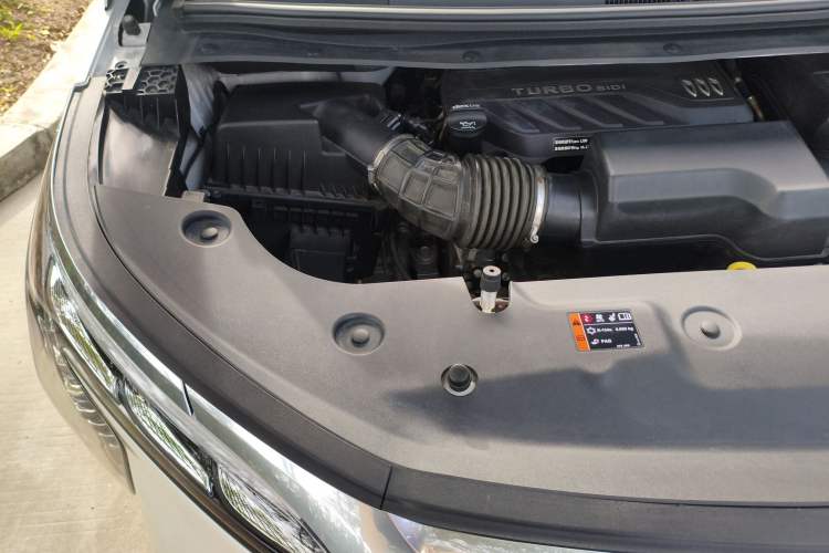 Used Buick Century 2023 2.0T Six-Seater Yinshi Edition Engine Bay Right