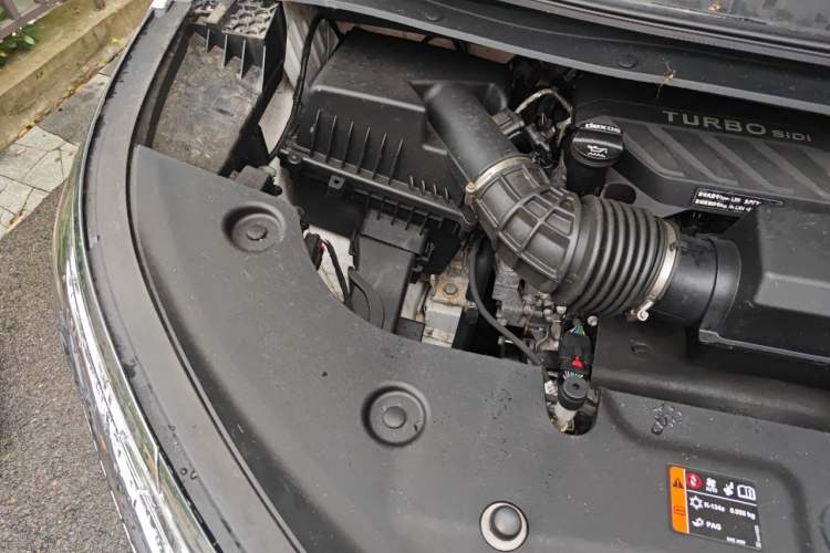Used Buick Century 2023 2.0T Six-Seater Yinshi Edition Engine Bay Right