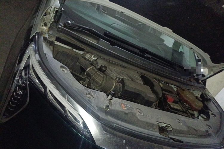 Used Buick Century 2023 2.0T Six-Seater Yinshi Edition Engine Bay Right
