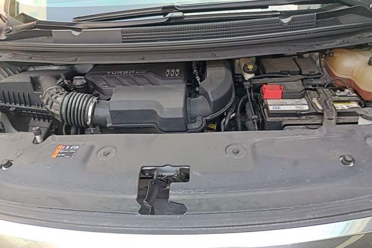 Used Buick Century 2023 2.0T Six-Seater Yinshi Edition Engine Bay