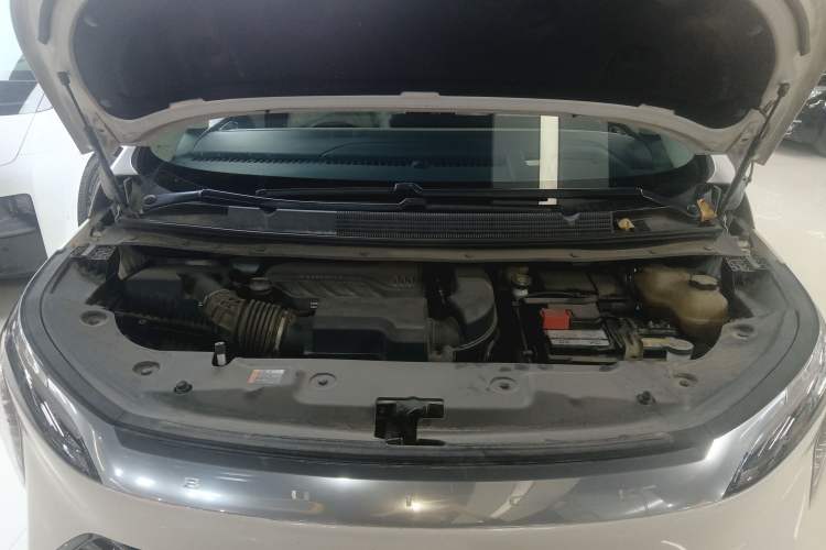 Used Buick Century 2023 2.0T Six-Seater Yinshi Edition Engine Bay