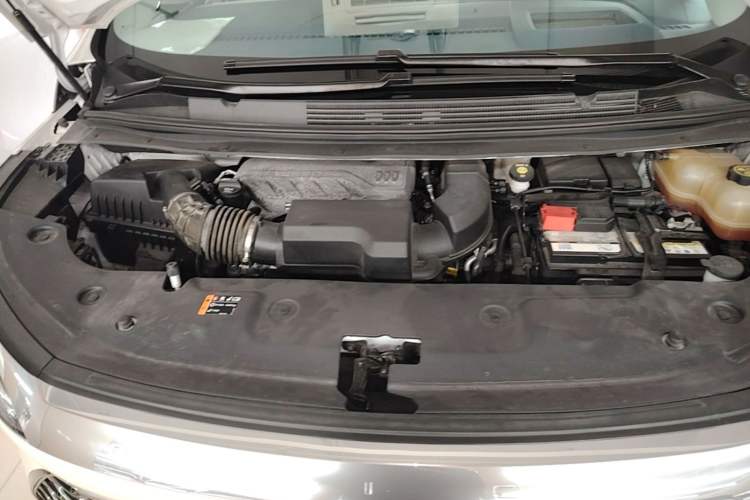 Used Buick Century 2023 2.0T Six-Seater Yinshi Edition Engine Bay