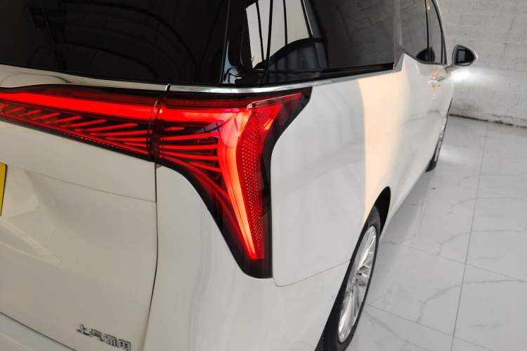 Used Buick Century 2023 2.0T Six-Seater Yinshi Edition Exterior 3