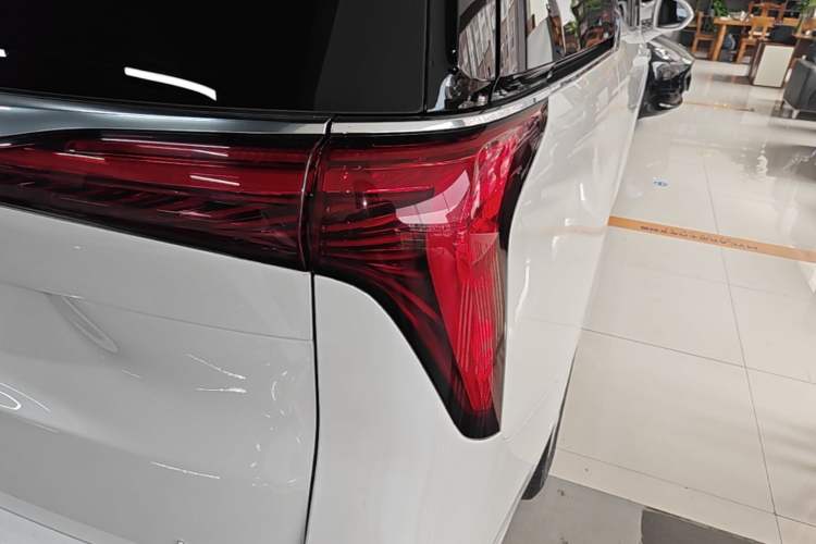 Used Buick Century 2023 2.0T Six-Seater Yinshi Edition Exterior 3