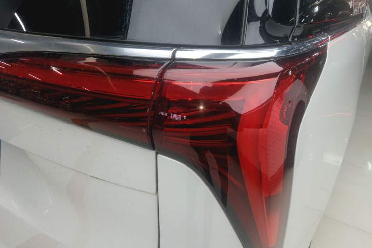 Used Buick Century 2023 2.0T Six-Seater Yinshi Edition Exterior 3