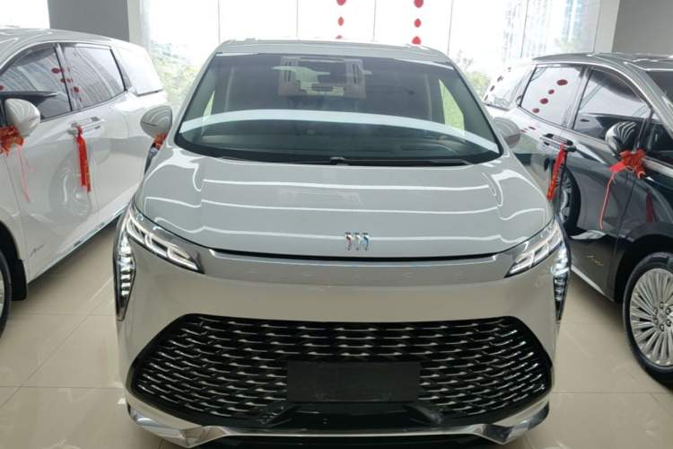 Used Buick Century 2023 2.0T Seven-Seater Yinshi Edition Front