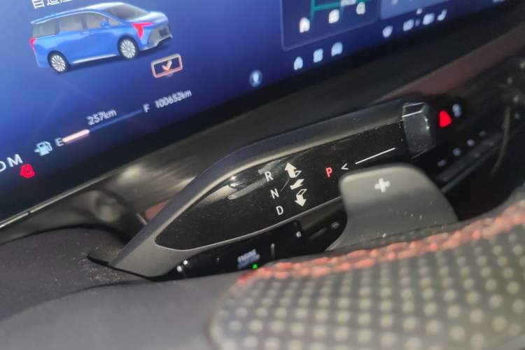 Used Buick Century 2023 2.0T Six-Seater Yinshi Edition Gear Lever