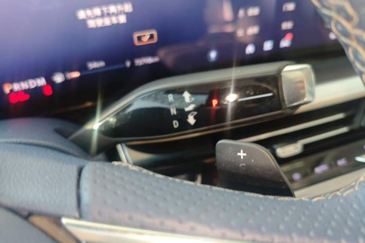 Used Buick Century 2023 2.0T Six-Seater Yinshi Edition Gear Lever