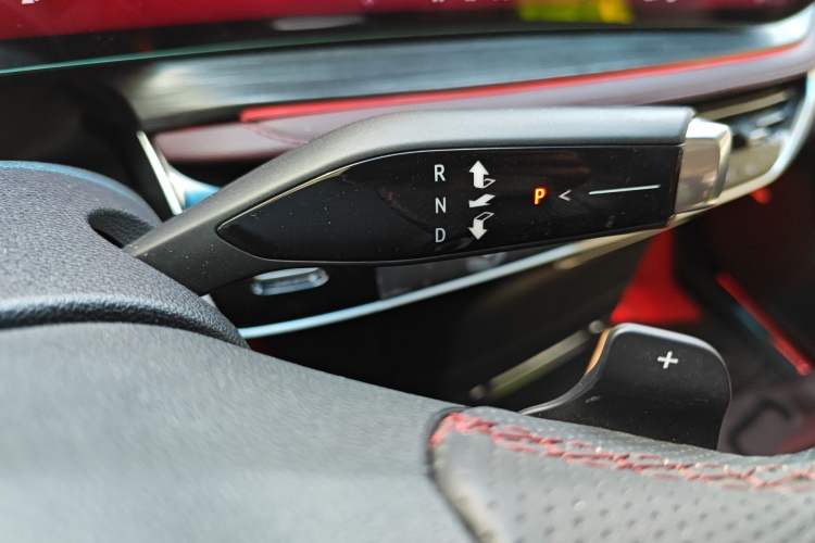 Used Buick Century 2023 2.0T Six-Seater Yinshi Edition Gear Lever
