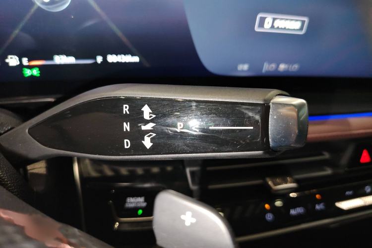 Used Buick Century 2023 2.0T Six-Seater Yinshi Edition Gear Lever