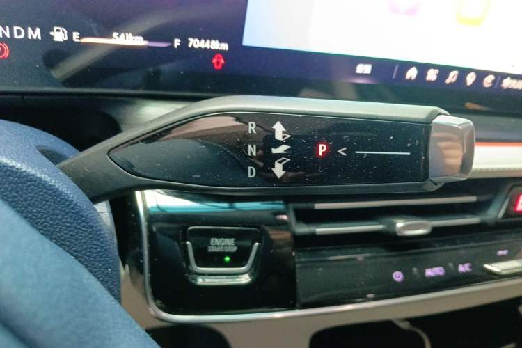 Used Buick Century 2023 2.0T Seven-Seater Yinshi Edition Gear Lever