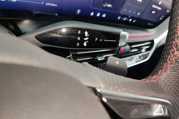 Used Buick Century 2023 2.0T Seven-Seater Yinshi Edition Gear Lever