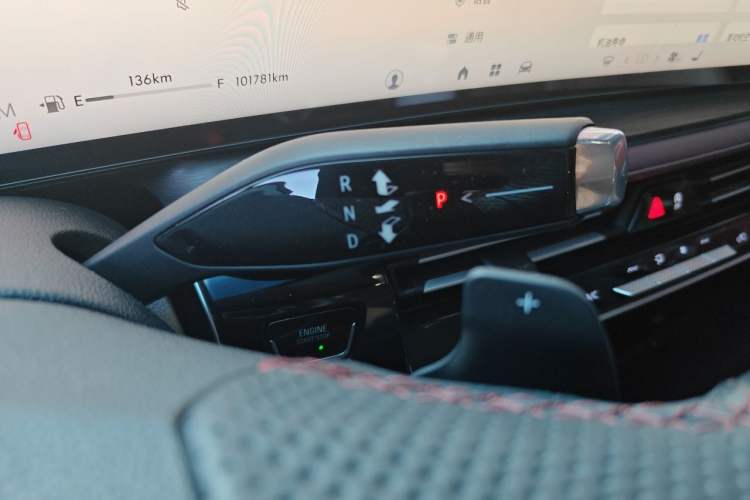 Used Buick Century 2023 2.0T Six-Seater Yinshi Edition Gear Lever