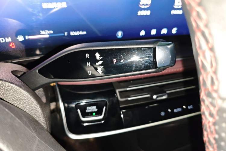 Used Buick Century 2023 2.0T Seven-Seater Yinshi Edition Gear Lever