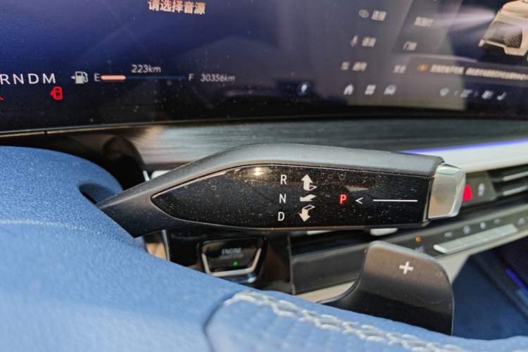 Used Buick Century 2023 2.0T Six-Seater Yinshi Edition Gear Lever