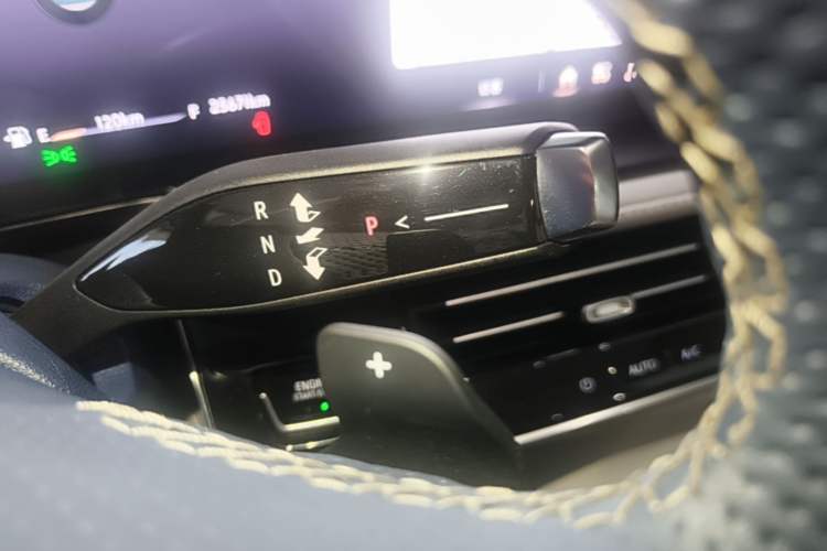 Used Buick Century 2023 2.0T Six-Seater Yinshi Edition Gear Lever