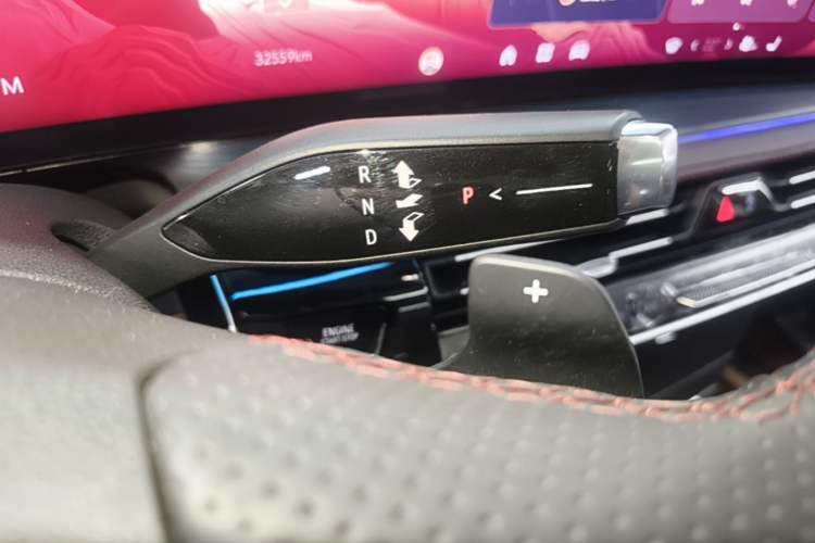 Used Buick Century 2023 2.0T Six-Seater Yinshi Edition Gear Lever