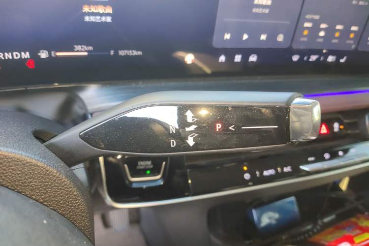 Used Buick Century 2023 2.0T Six-Seater Yinshi Edition Gear Lever