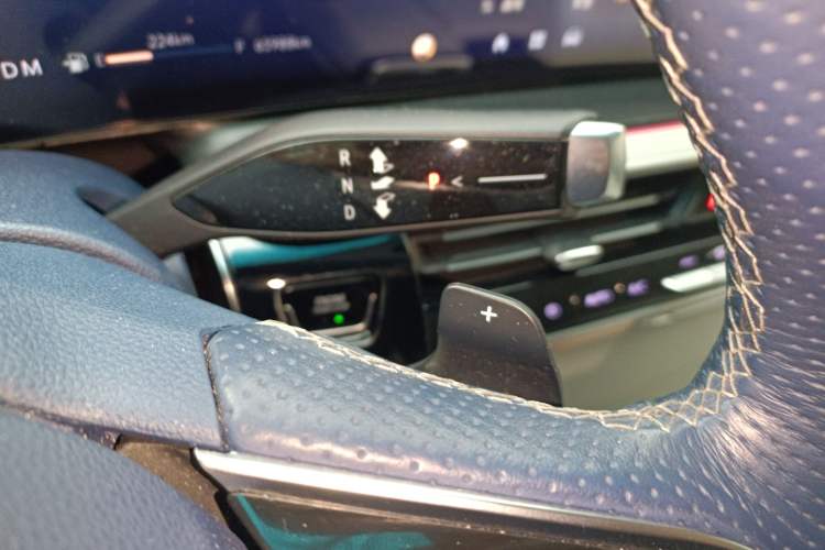 Used Buick Century 2023 2.0T Six-Seater Yinshi Edition Gear Lever