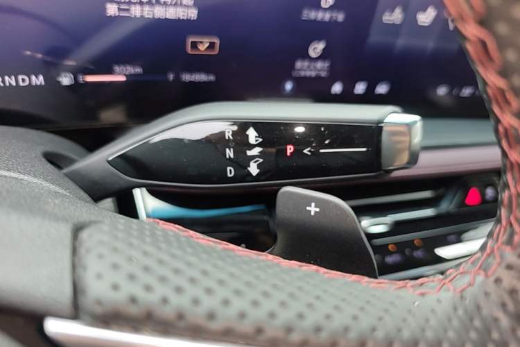 Used Buick Century 2023 2.0T Six-Seater Yinshi Edition Gear Lever
