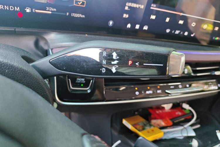 Used Buick Century 2023 2.0T Six-Seater Yinshi Edition Gear Lever