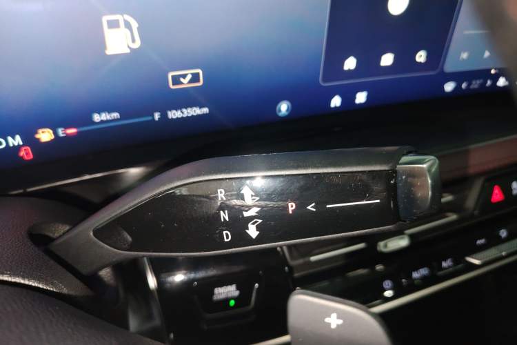 Used Buick Century 2023 2.0T Six-Seater Yinshi Edition Gear Lever