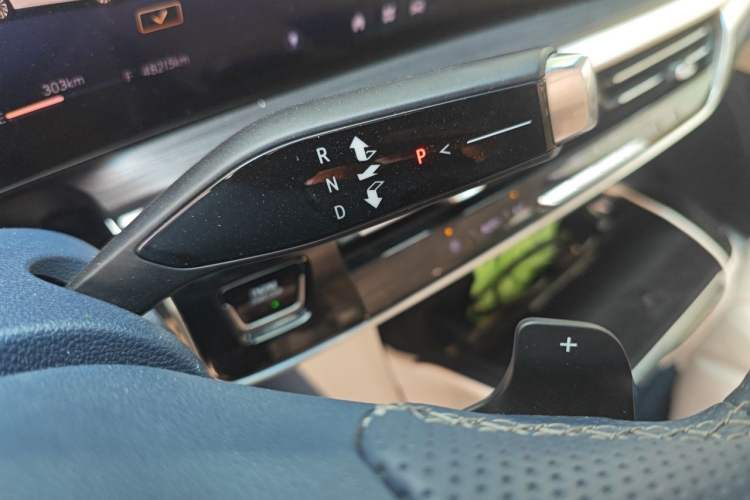 Used Buick Century 2023 2.0T Six-Seater Yinshi Edition Gear Lever