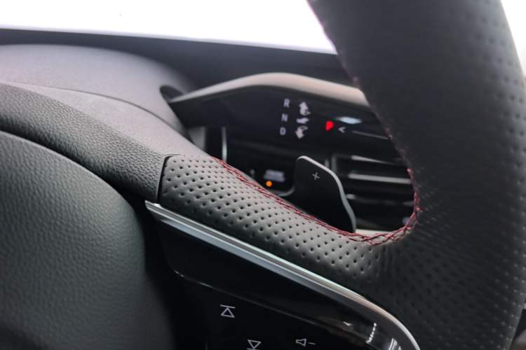 Used Buick Century 2023 2.0T Seven-Seater Yinshi Edition Gear Lever