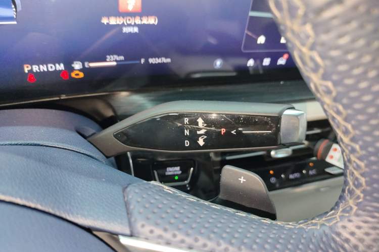 Used Buick Century 2023 2.0T Six-Seater Yinshi Edition Gear Lever