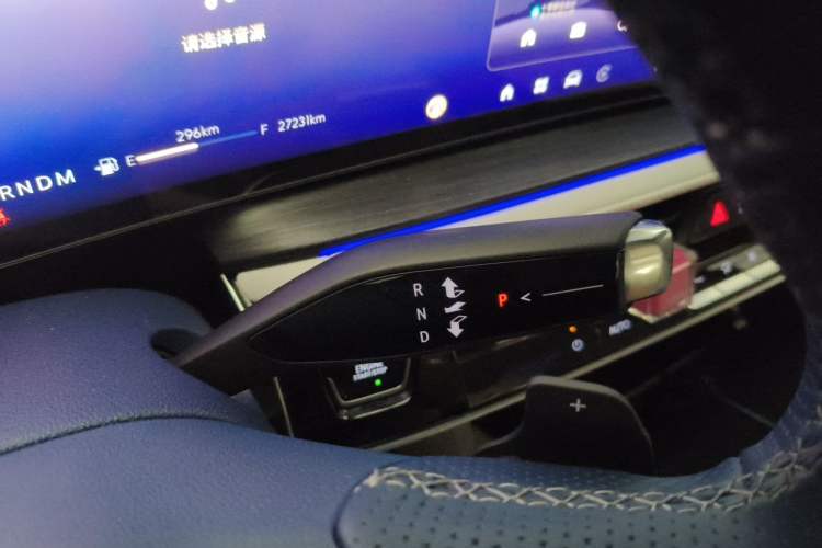 Used Buick Century 2023 2.0T Seven-Seater Yinshi Edition Gear Lever