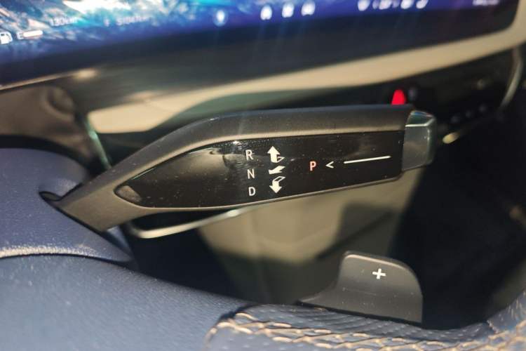 Used Buick Century 2023 2.0T Six-Seater Yinshi Edition Gear Lever