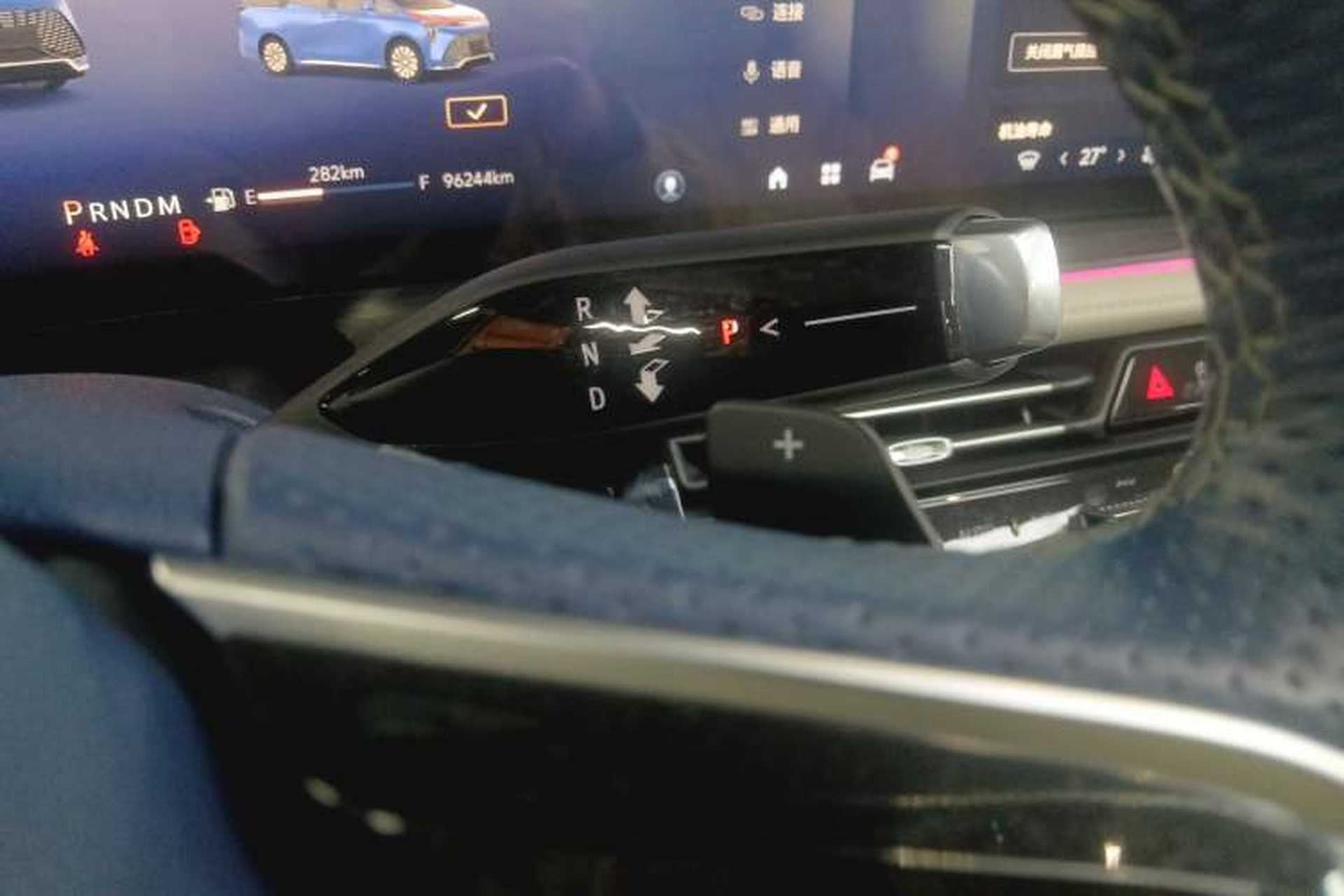Used Buick Century 2023 2.0T Six-Seater Yinshi Edition Gear Lever