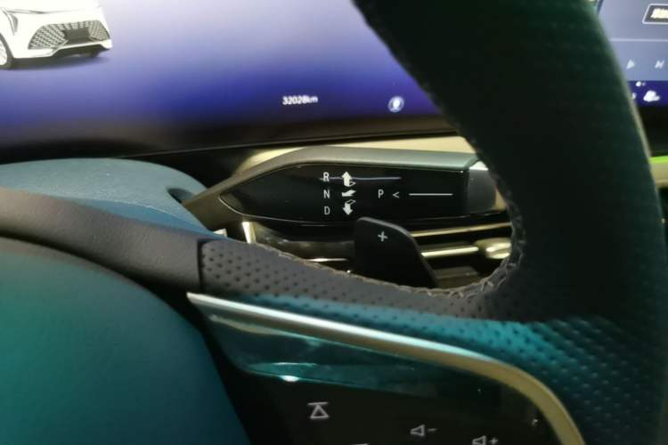 Used Buick Century 2023 2.0T Six-Seater Yinshi Edition Gear Lever