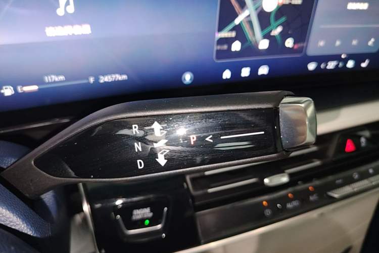 Used Buick Century 2023 2.0T Six-Seater Yinshi Edition Gear Lever