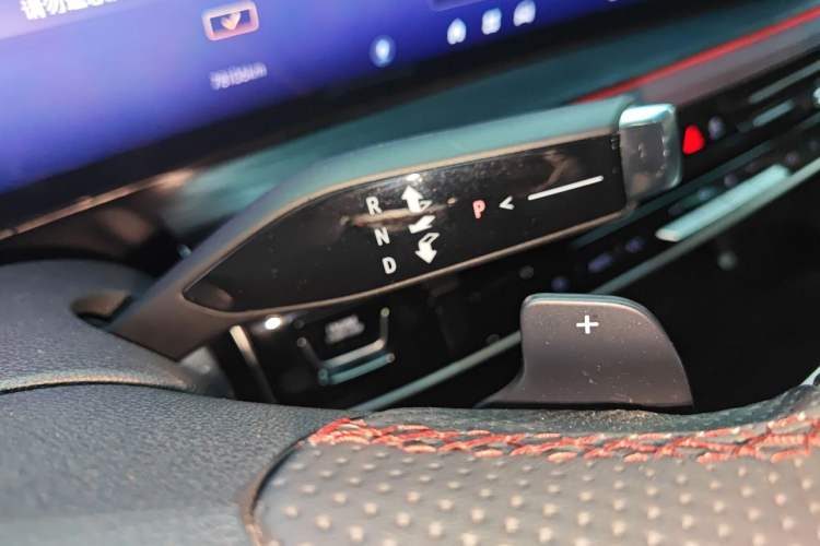 Used Buick Century 2023 2.0T Six-Seater Yinshi Edition Gear Lever