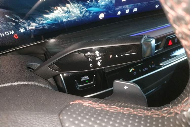 Used Buick Century 2023 2.0T Six-Seater Yinshi Edition Gear Lever