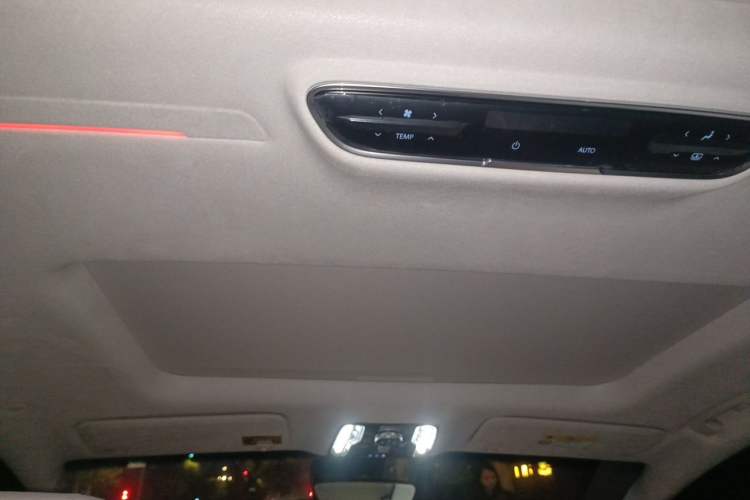 Used Buick Century 2023 2.0T Six-Seater Yinshi Edition Headliner
