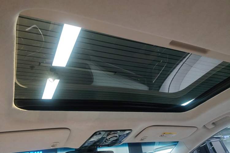 Used Buick Century 2023 2.0T Six-Seater Yinshi Edition Headliner