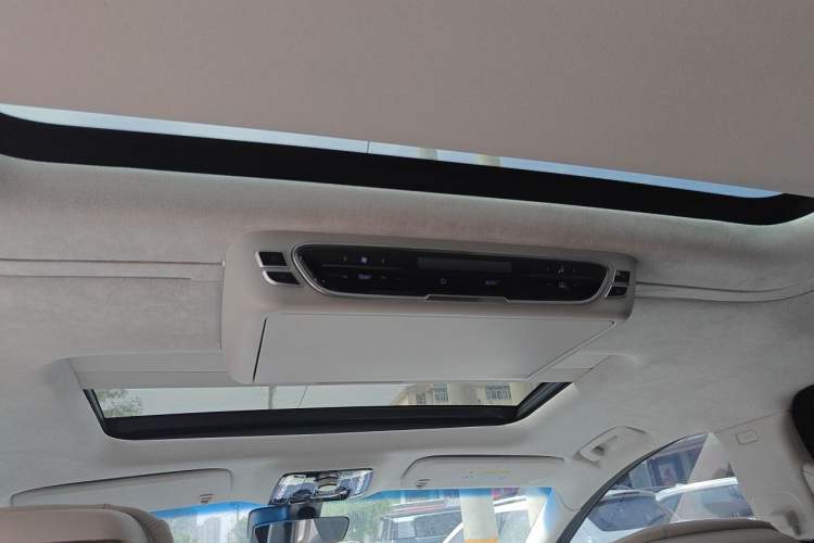 Used Buick Century 2023 2.0T Six-Seater Yinshi Edition Headliner