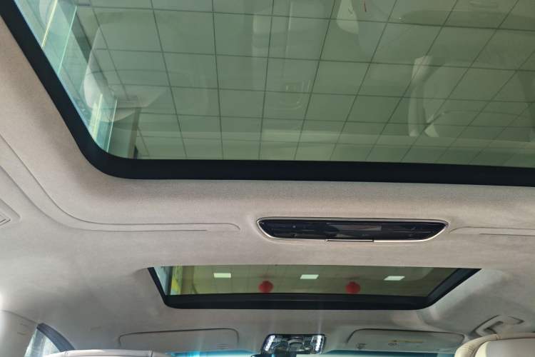 Used Buick Century 2023 2.0T Six-Seater Yinshi Edition Headliner